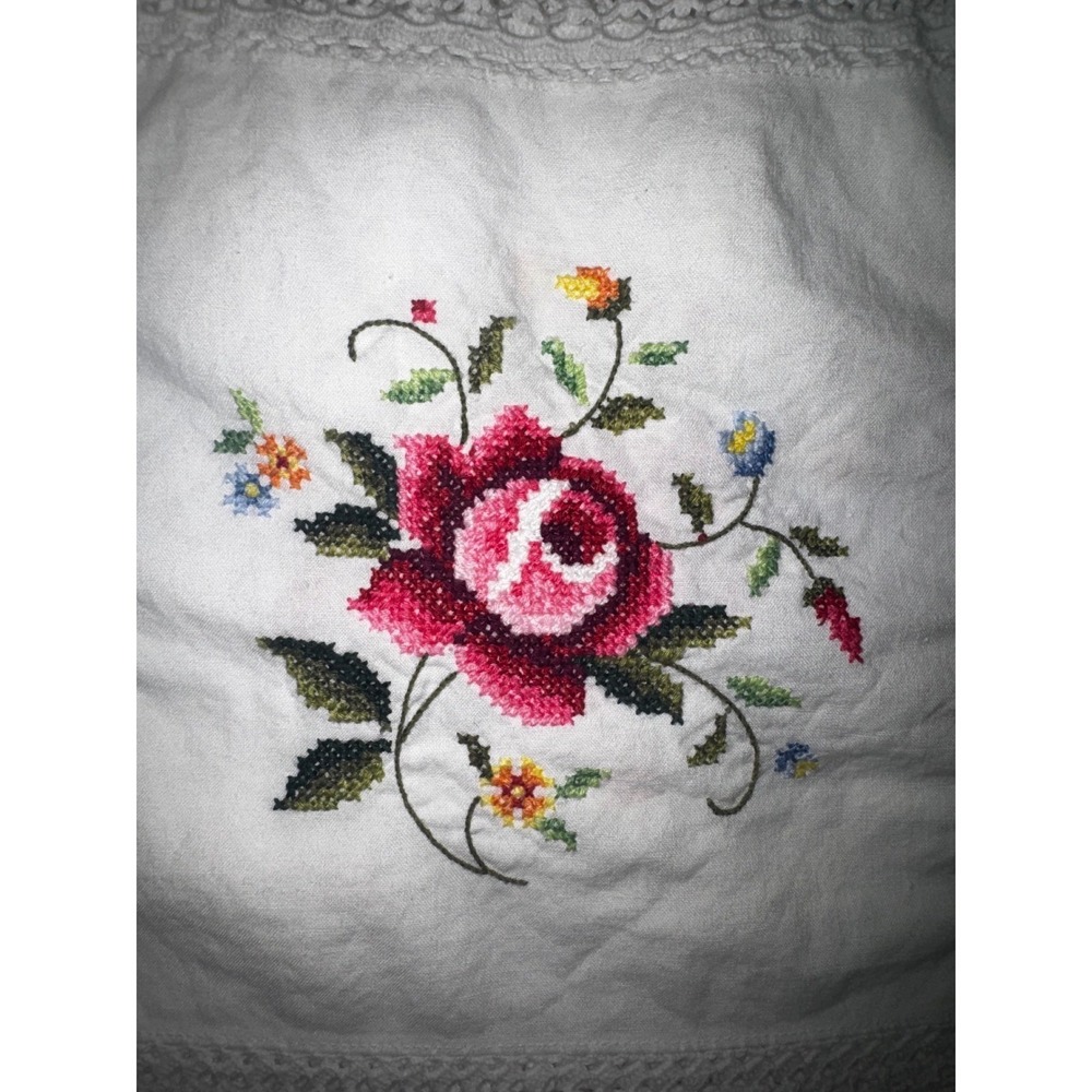 Vtg Cross Stitch Rose Crochet Lace Patchwork Tablecloth White 86x72 Cottagecore - Picture 3 of 6